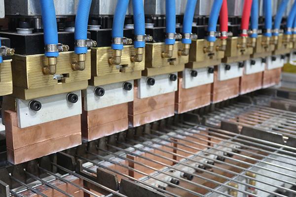 HWASHI 自動ワイヤーメッシュ パネル ケージ 溶接 溶接用ワイヤーメッシュの製造マシンライン 2