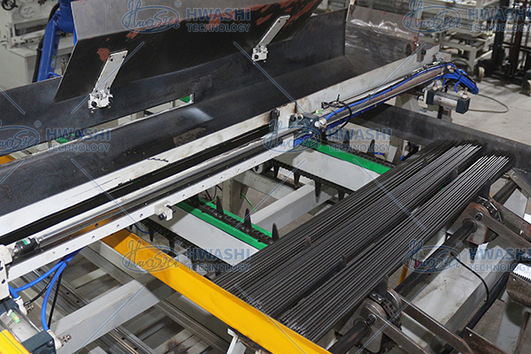 先進的な自動ワイヤーシェルフ溶接機 ワイヤーメッシュデッキシェルフ生産ライン 3