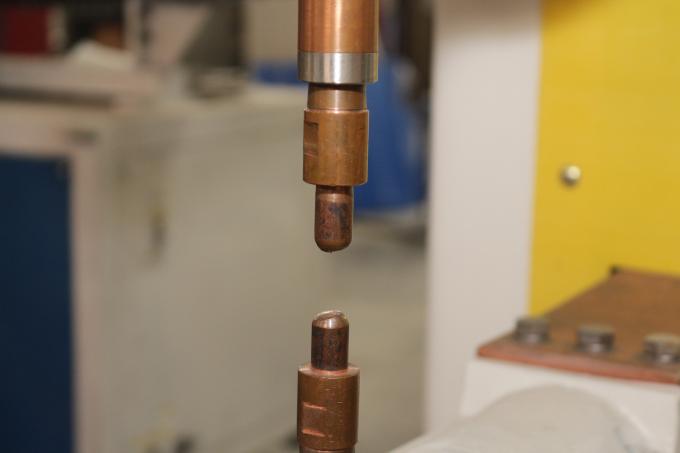 コンピュータケースの精密溶接のための高性能で安定したスポット溶接機 3