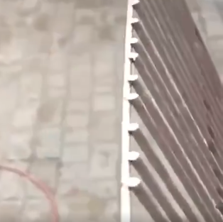 正確なワイヤ供給を備えた内輪用自動スポット溶接機 12