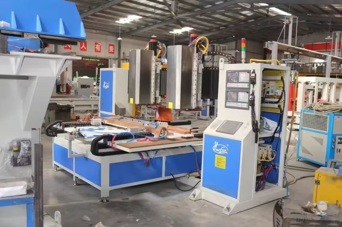 7Axis Cncスポット溶接機 双頭 自動シート金属 座りラック