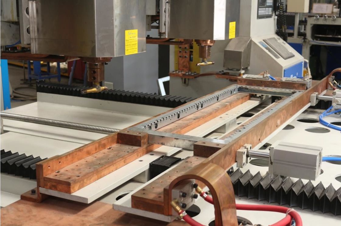 Hwashiセキュリティ ステンレスシートドアプレート 多点自動移動型スポット溶接機