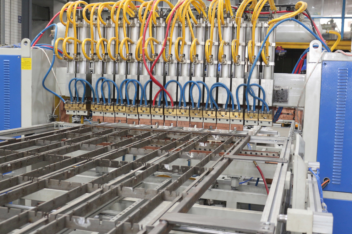 ショッピングカート用のHwashi自動多頭ワイヤーメッシュスポット溶接機